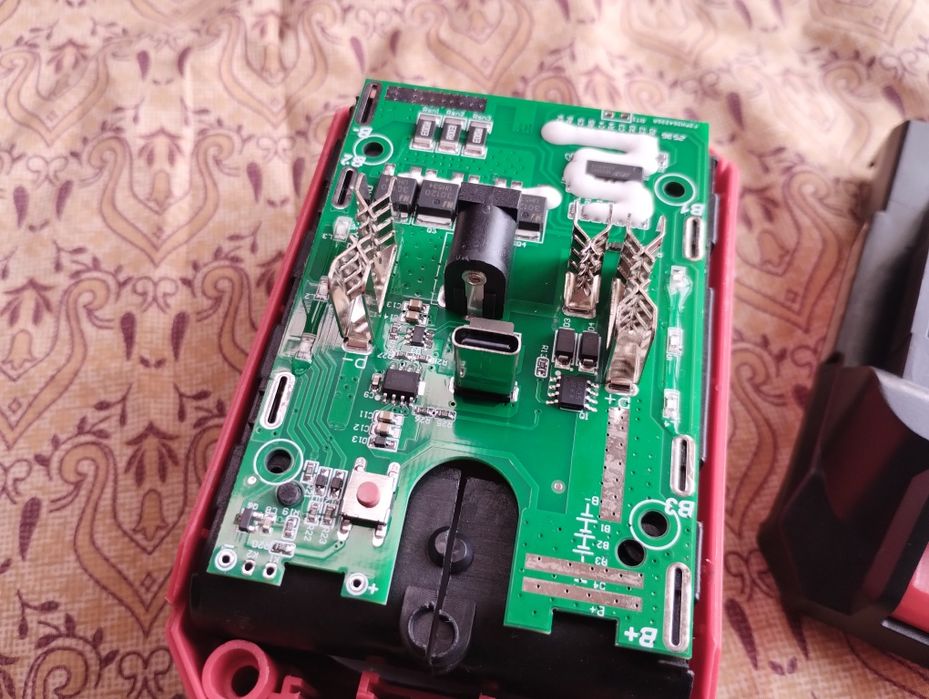 Корпус АКБ макітовська посадка. Макіта