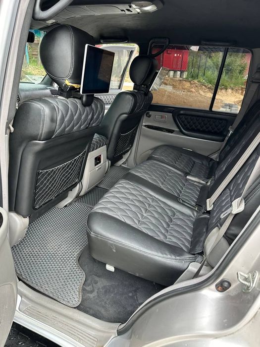 Toyota Land Cruiser 100