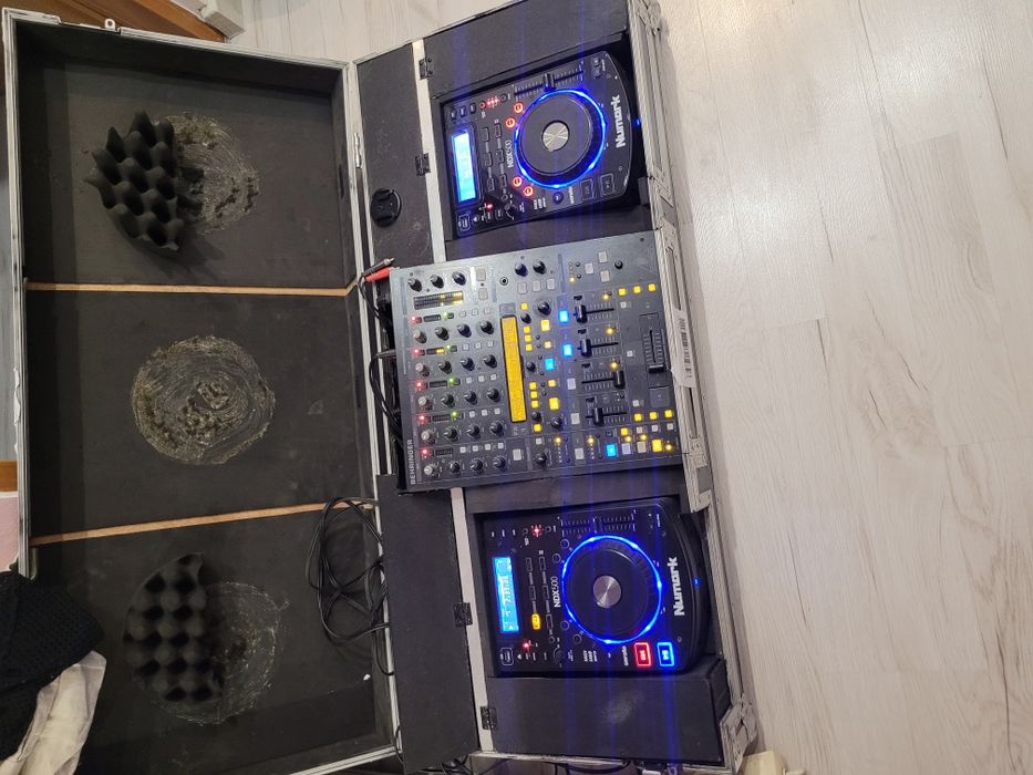 Konsoleta Behringer DDM4000 Numark  NDX500 mixer player case