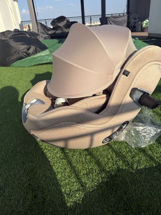 Автокрісло Sirona Ti від Cybex з капішоном
