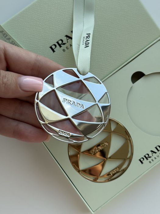 Luksusowy dodatek Prada Komplet zawieszek Prada