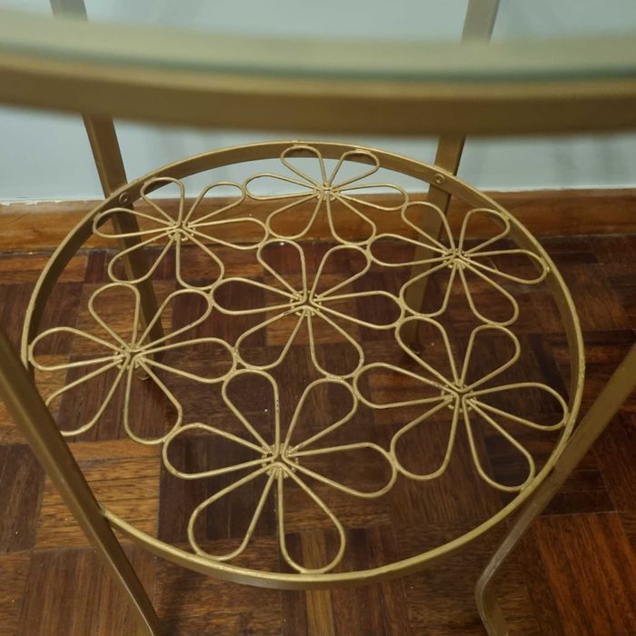 Mesa de Apoio Dourada