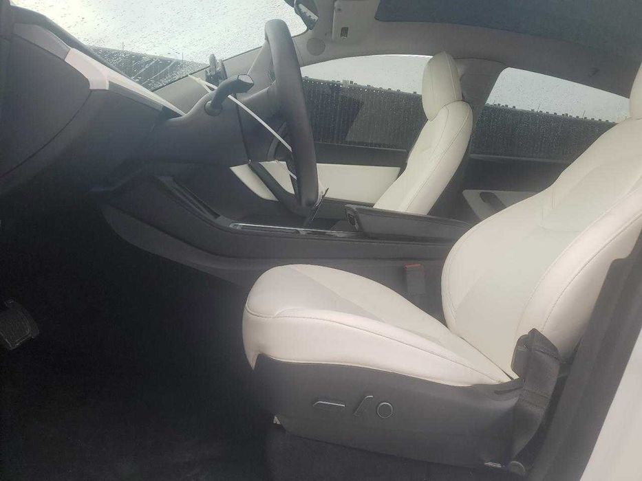 Двері передні задні Tesla Model Y 2021