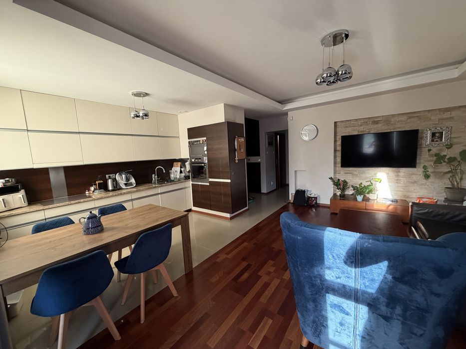 Szczęśliwice, klimatyzowane mieszkanie do wynajęcia, 3 pokoje, 2 łazienki, balkon, garaż