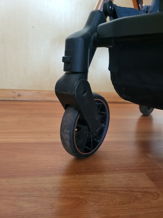 Коляска прогулочная Carello smart почти новая на запчасти