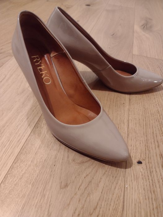 Ryłko buty beżowe skóra lakierowana 39, 8cm obcas