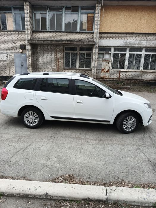 Продам Рено один хозяин с автосалона