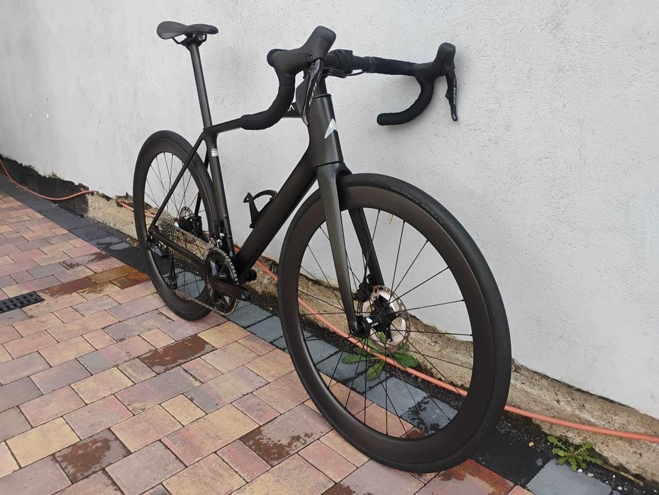 Rower szosowy AVONA Velum - jak nowy 105 di2, koła carbon, trek madone