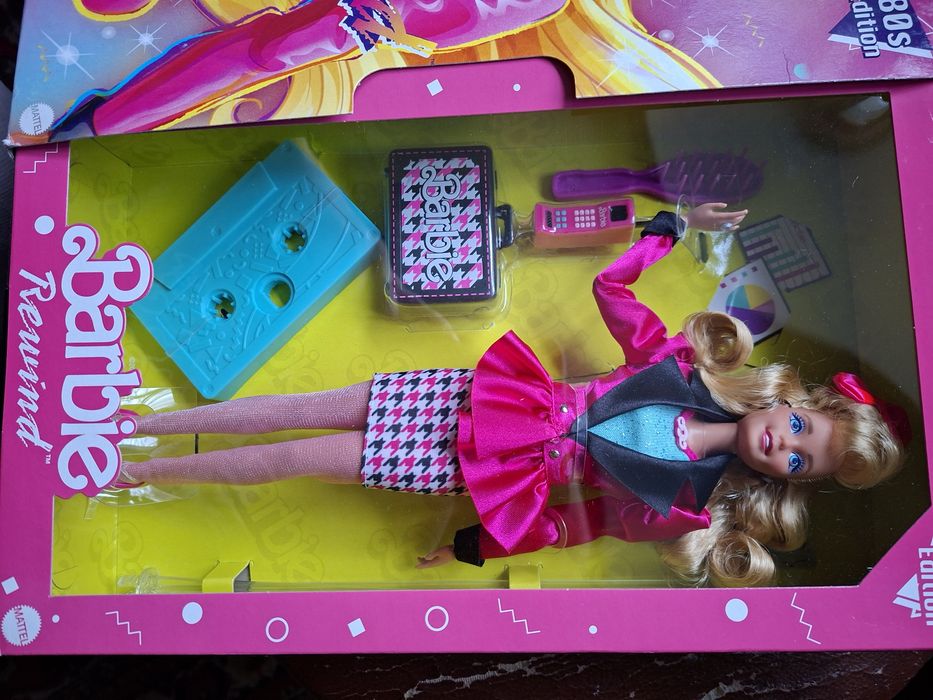 Лялька Барбі в коробці