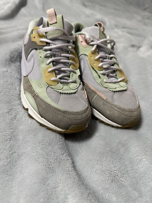 Кросівкі жіночі 39 р