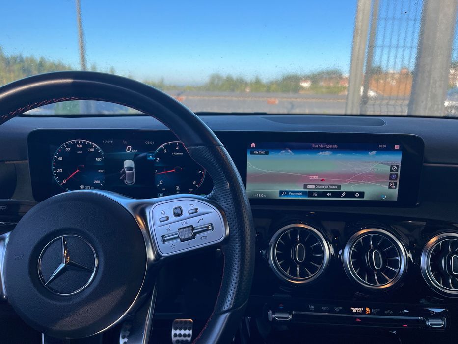 Mercedes A200 rigorosamente novo , nacional , um só dono AMG 66000 km a gasolina turbo .