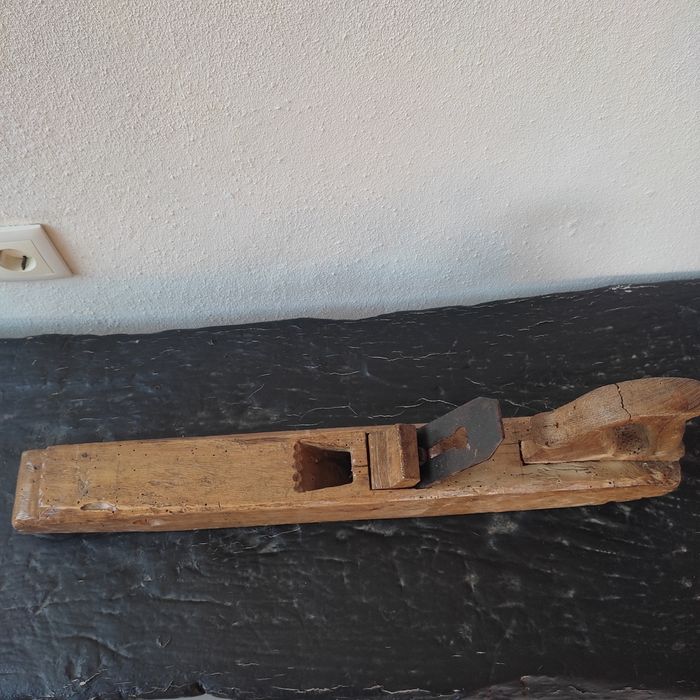 Antiguidades. Objectos de carpintaria com história