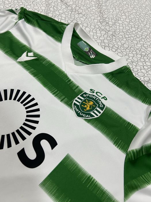 2 camisolas do sporting oficiais em otimo estado sem dano nenhum. Uma camisola tamanho XL da nos macron e outra camisola tamanho S.