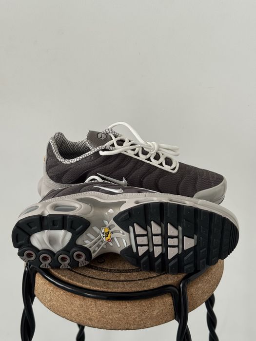 Оригинал Nike Air Max Plus ‘Year of The Sneak’ (IB7679 200) найк тн