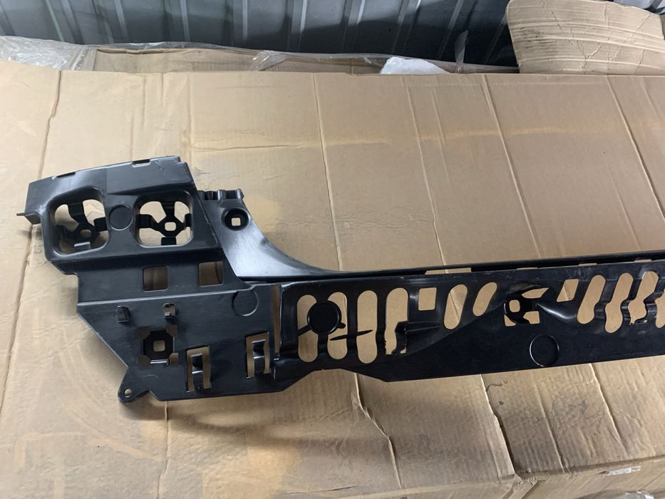 Направляюча задньего бампера (центральнa) M paket BMW 7  g11/g12  . )