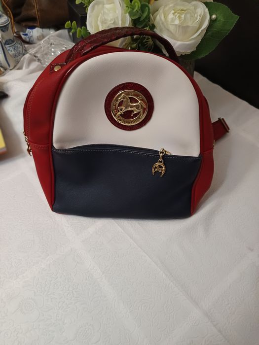 Vendo mochila da marca Cavalinho.