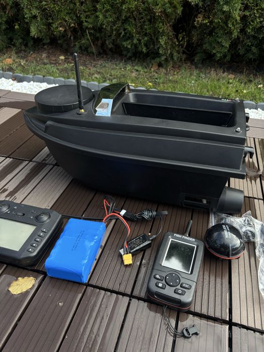 Łódka zanętowa V030 Gps + Echo jak nowa