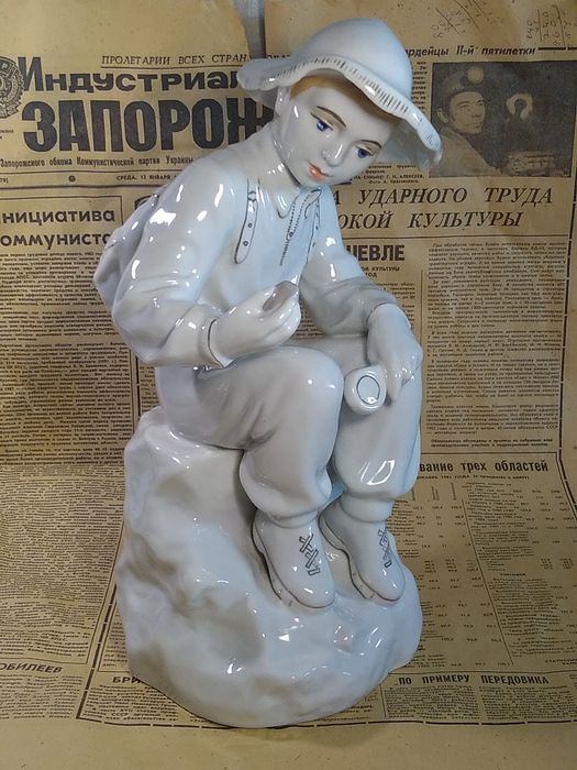 Редкая статуэтка МАЛЬЧИК ГЕОЛОГ Юный антиквар с лупой Полонне ЗХК