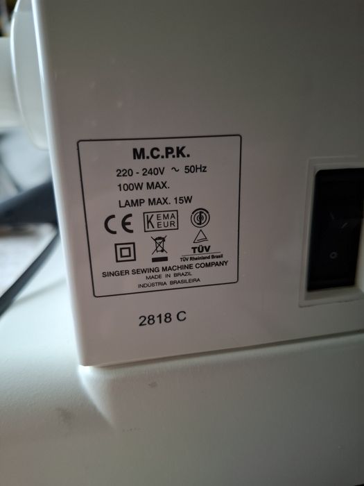 Maszyna do szycia Singer 2818C