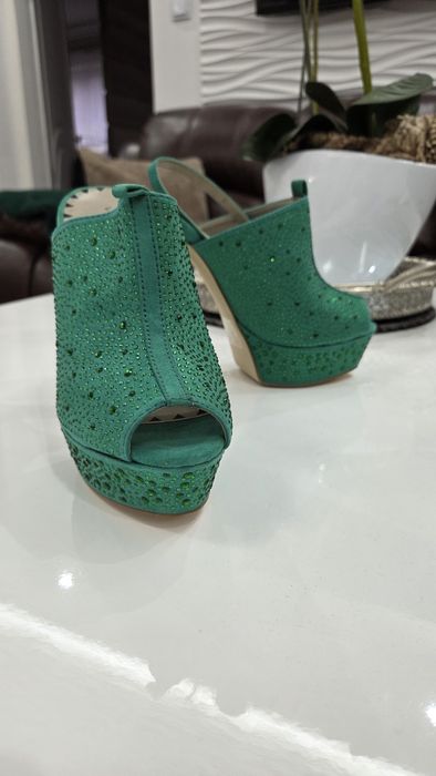 Buty na obcasie 37