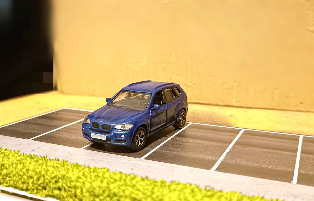 Продам BMW X5 E70 Siku масштаб 1:64