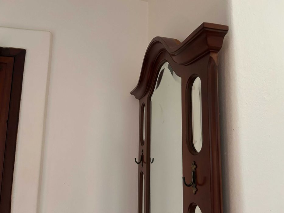 Móvel de entrada com espelho e gavetas