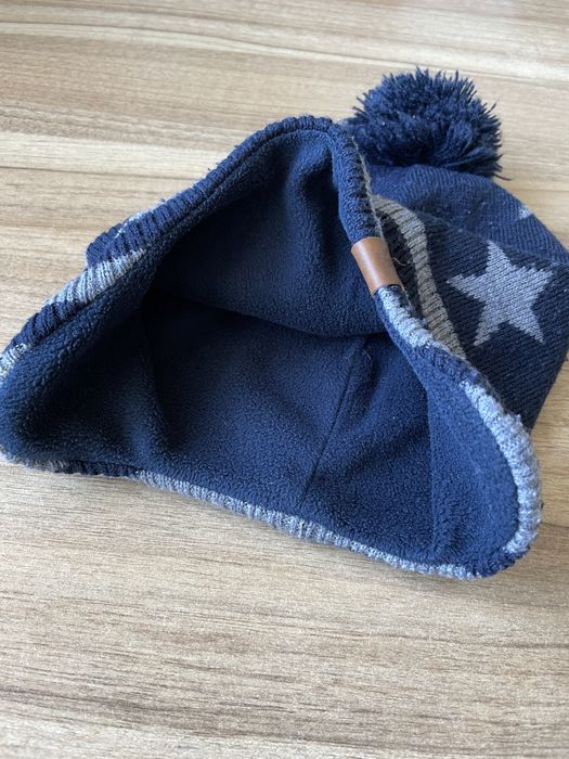 Zimowa czapka chłopięca H&M, granatowa w gwiazdki