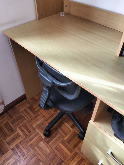 Conjunto secretária + cadeira