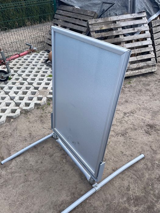 Potykacz reklamowy - stojak reklamowy