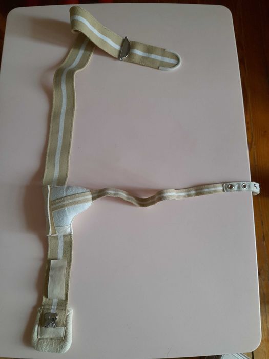 Funda elástica para hérnia inguinal direita