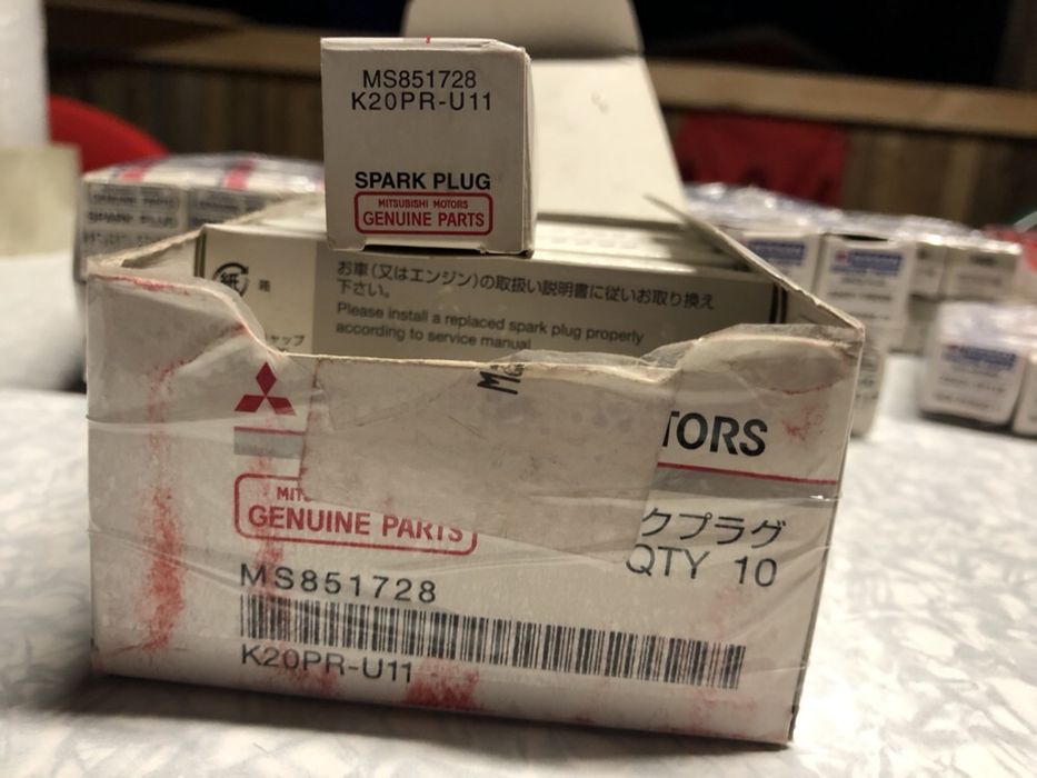 Свечи 100%оригинал MITSUBISHI-MS 851728,MS 851417