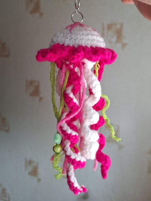 Брелок медуза в'язаний