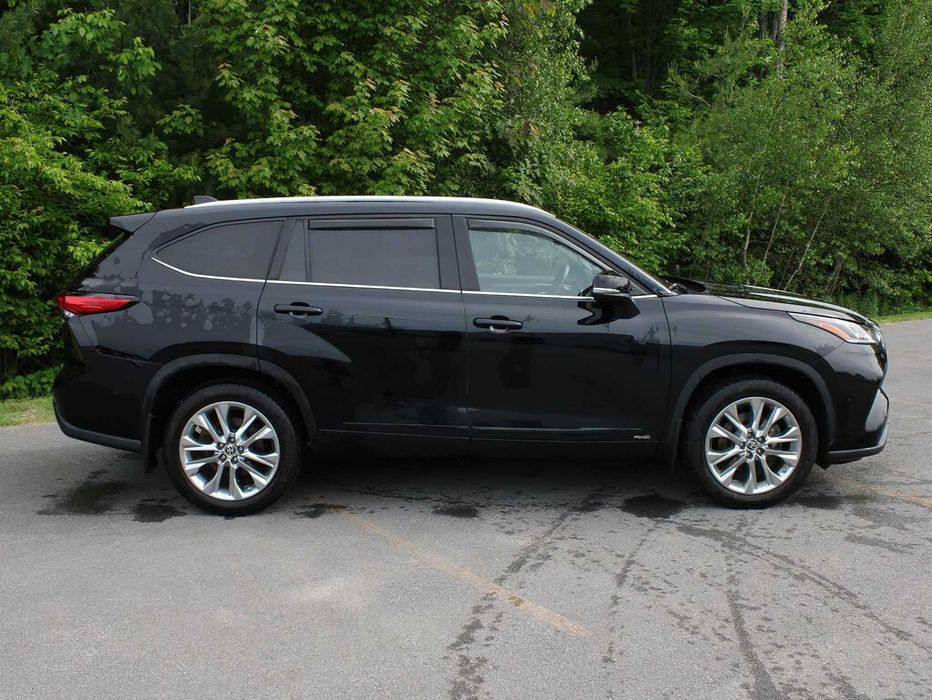 Toyota Highlander Hybrid Limited      2023