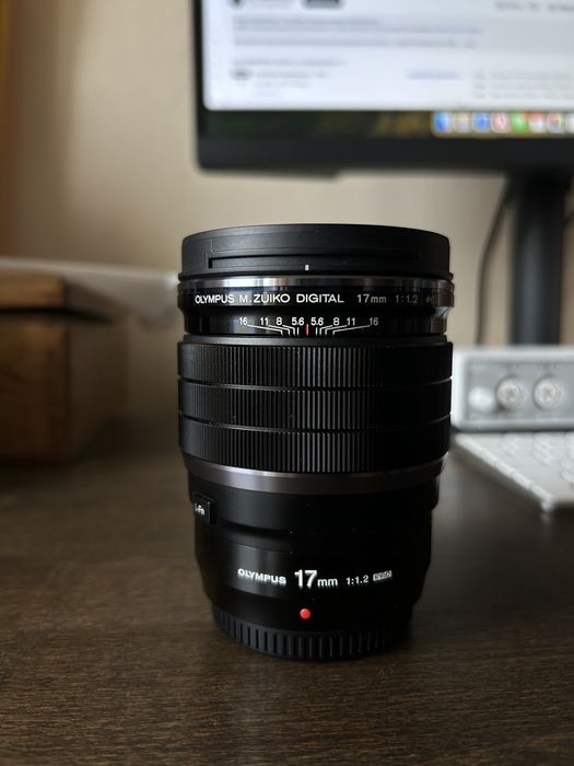 Olympus M zuiko 17mm F1.2 Pro idealny stan