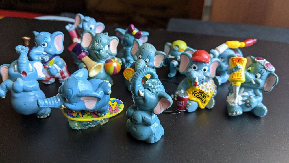 Stare Figurki Kolekcjonerskie Kinder Niespodzianka Słonie Zestaw 12szt