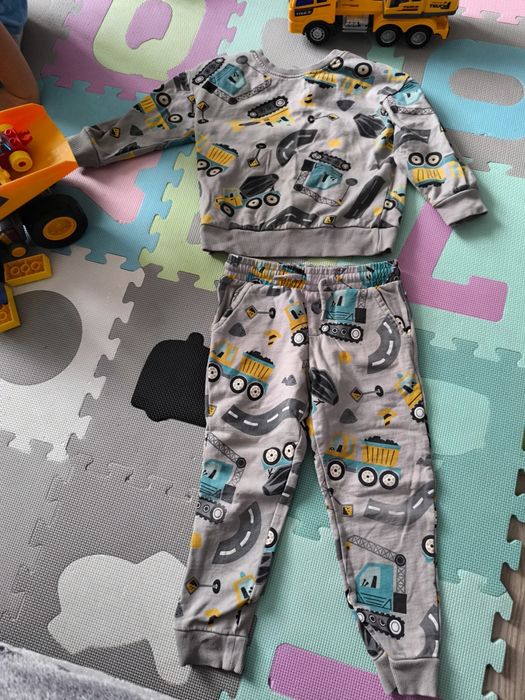 Dres w  koparki i auta rozmiar 110
