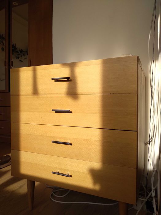 Drewniana komoda vintage