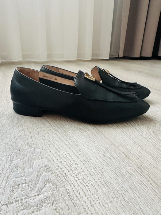 Шкіряні лофери ESTRO, розмір 39