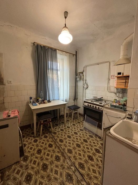 Продам найдешевшу   3 кімнатну у м.Шептицький