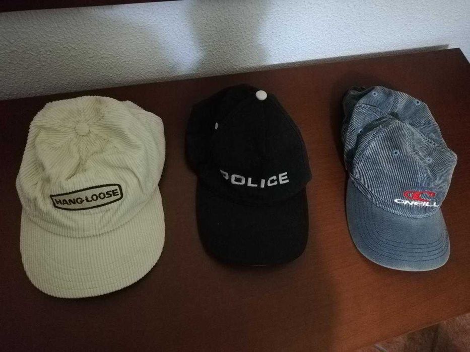 Bonés de várias marcas