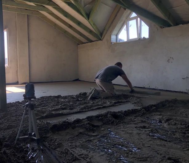 Стяжка підлоги, напівсуха стяжка