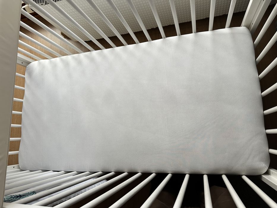 Łóżeczko niemowlece z szuflada i z materacem + przewijak