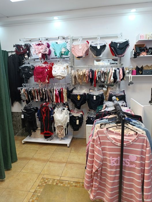 Продаж діючого магазину білизни та аксесуарів