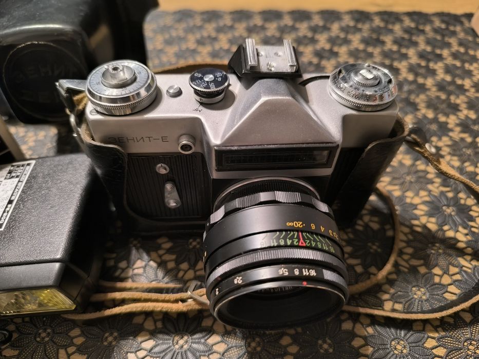 Zenit E z lampą błyskową