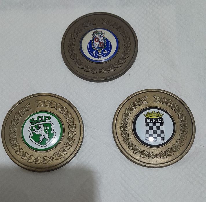 Tres medalhas em bronze