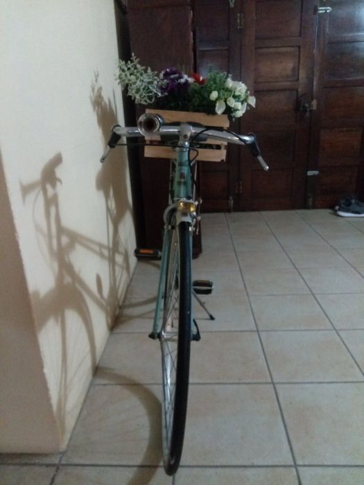 Bicicleta antiga restaurada Peugeot Mixte