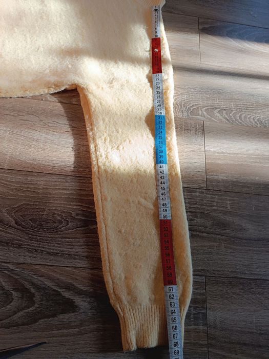 Светр із затяжкою знизу