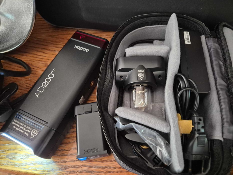 Lampa błyskowa Godox AD200Pro TTL + akcesoria