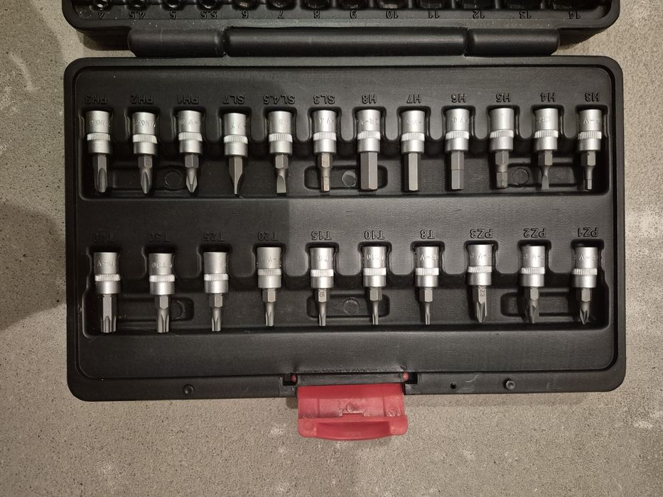 Zwstaw kluczy nasadowych  Holex  46 elementy