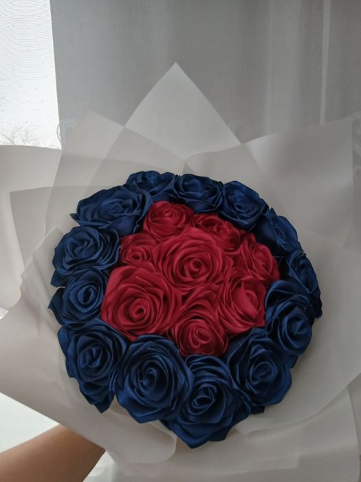 Букет з атласних лєнт 21 роза